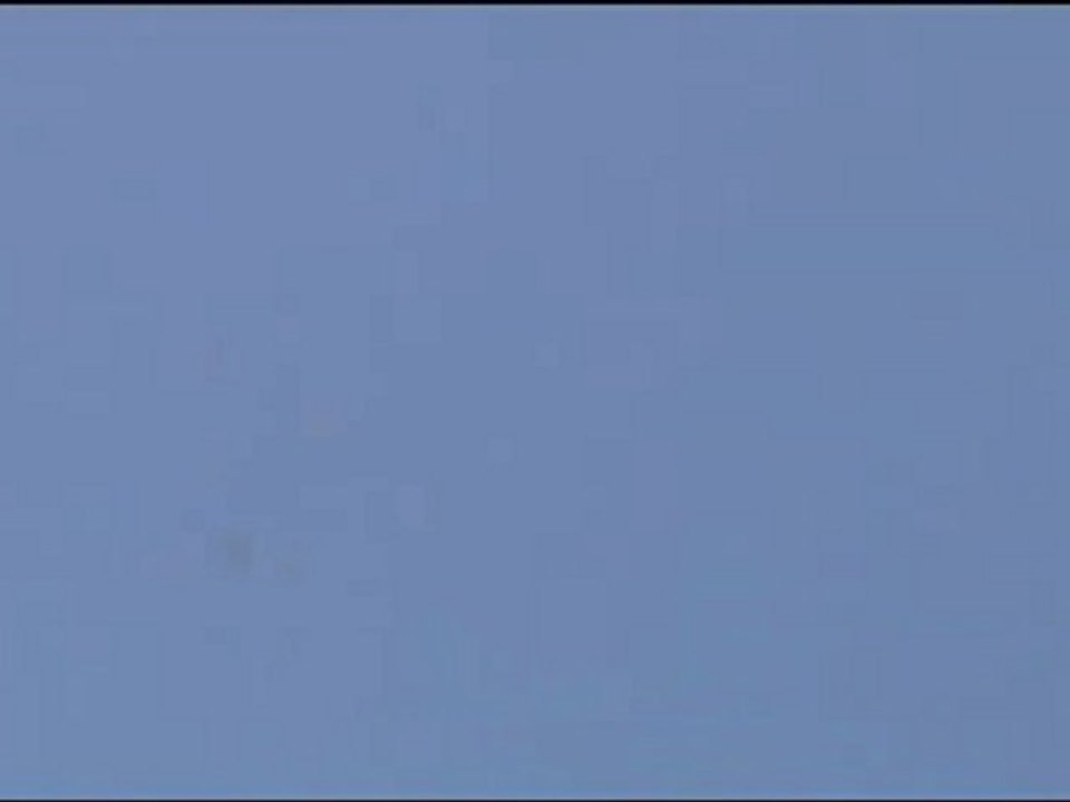 Syria فري برس حمص الخالدية طائرة هولكبتر تحوم فوق سماء حمص وتقصف الاحياء المحاصرة 22 7 2012