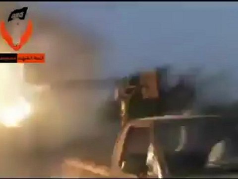 Syria فري برس حماه المحتلة كتيبة الشهيد حسين حمشو تضرب حواجز الجيش الأسدي 22 7 2012 Hama