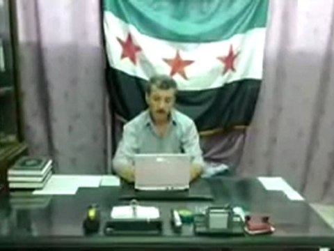 Syria فري برس حمص ‫انشقاق المقدم الطيار عبد الرحمن عبد الوهاب‬ وانضمامه للجيش الحر في الرستن Homs