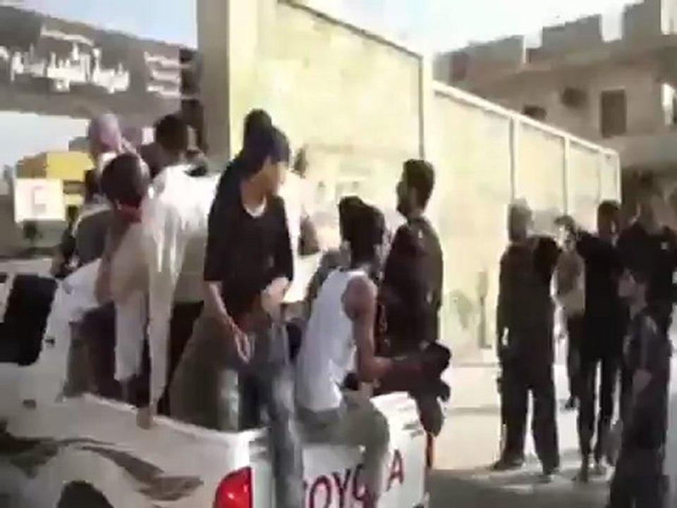 Syria فري برس  حلب وصول ابطال لواء التوحيد لحي الصاخور 21 7 2012 Aleppo