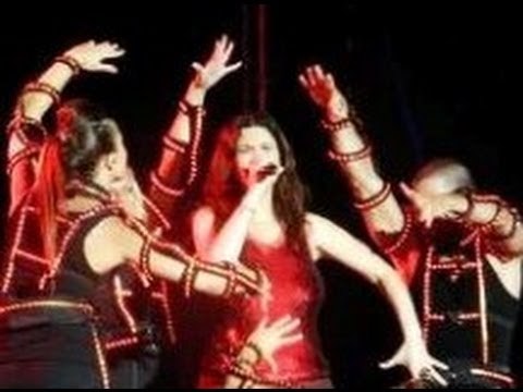 Napoli - Spettacolare concerto di Laura Pausini in piazza del Plebiscito (live 24.07.12)