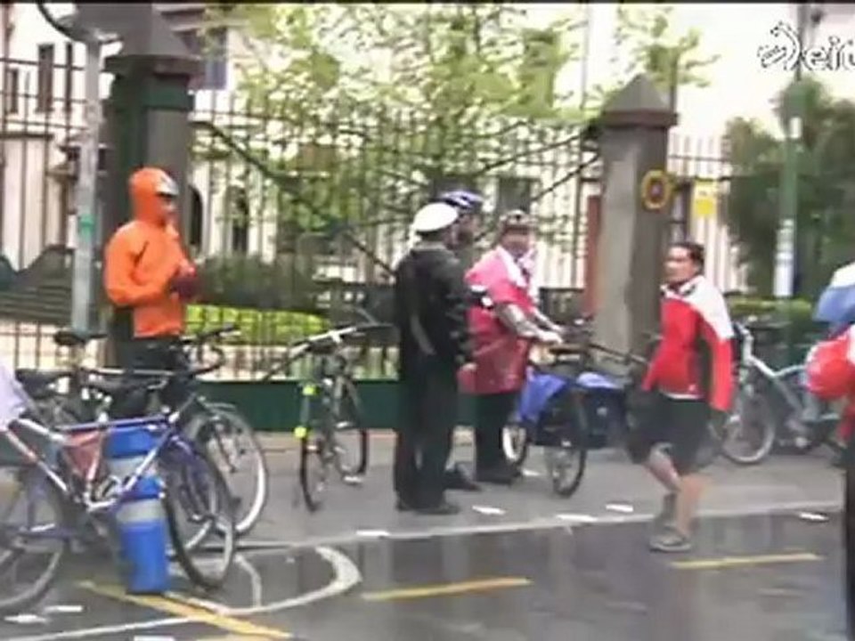 Marcha ciclista contra gasto militar