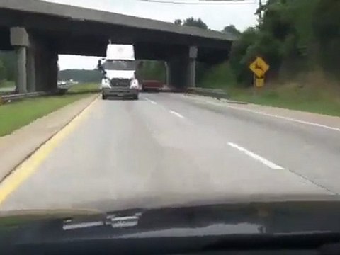 Blague du camion en contre sens sur l'autoroute