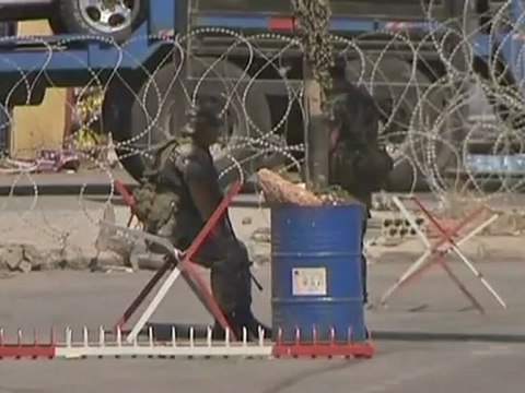 Syrians flee across Lebanese border