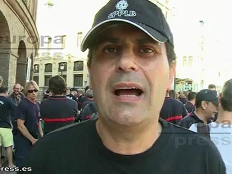 Bomberos y Policias contra los recortes