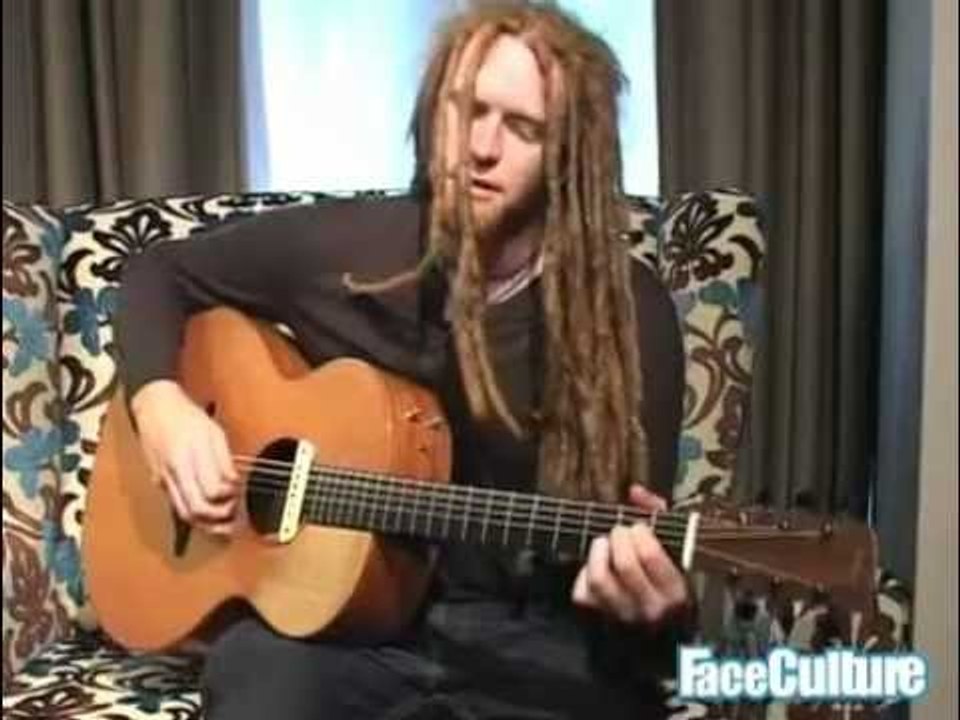 Newton Faulkner - Dream Catch Me (Live)