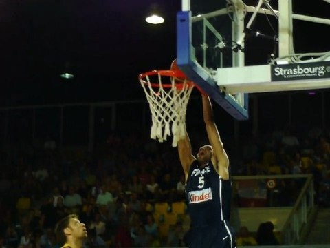 Dunk Nicolas Batum, France-Australie, Strasbourg - 23 juillet