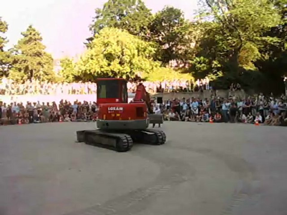 BEAU GESTE Dance with Machine "L'entente"