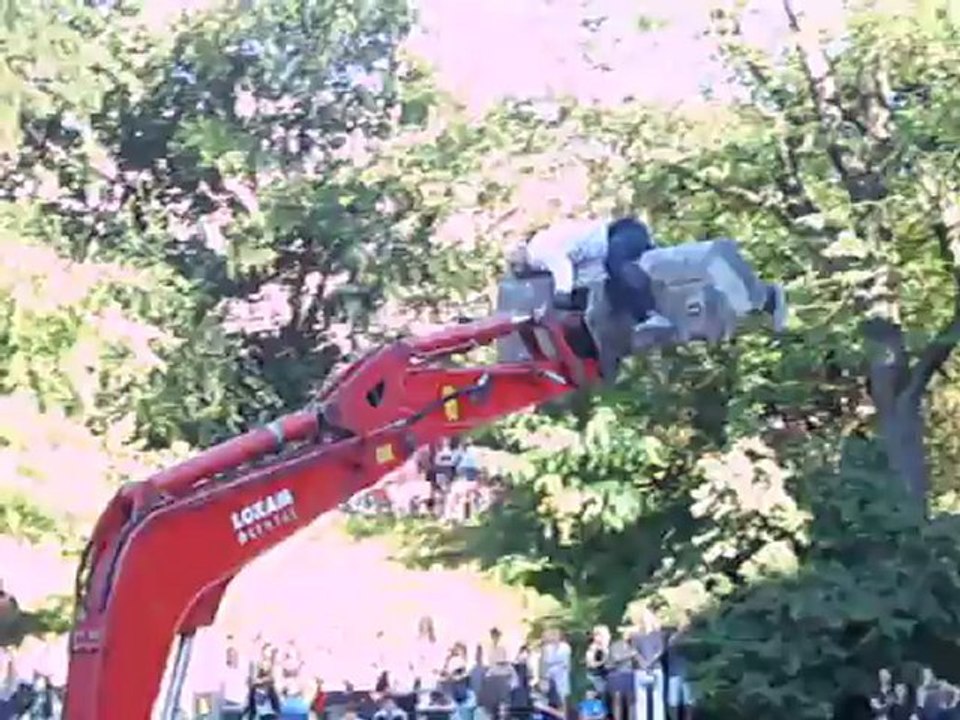 BEAU GESTE Dance with Machine "L'apothéose"