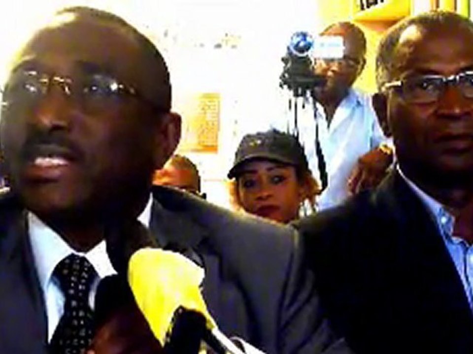 SIDYA TOURE (UFR), en compagnie de BAH OURY (UFDG), et BAIDI ARIBOT (AFAG), rencontrent les guinéens de France