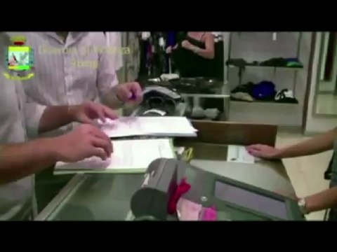 Roma - Sequestrati circa 445mila articoli contraffatti (23.07.12)