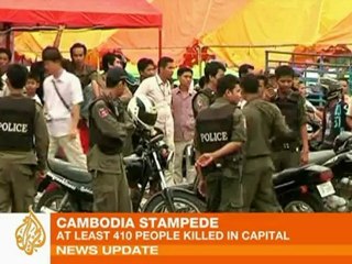Hundreds die in Cambodia stampede