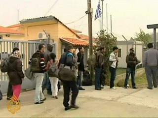 Greece tightens immigration control