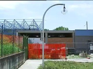 cade dal tetto grave 14enne