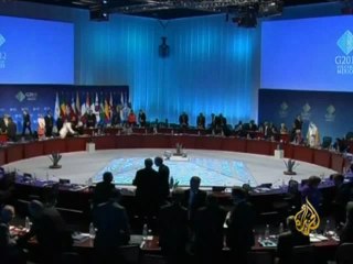 رئيس بعثة المراقبين إلى سوريا يقول إن البعثة باقية