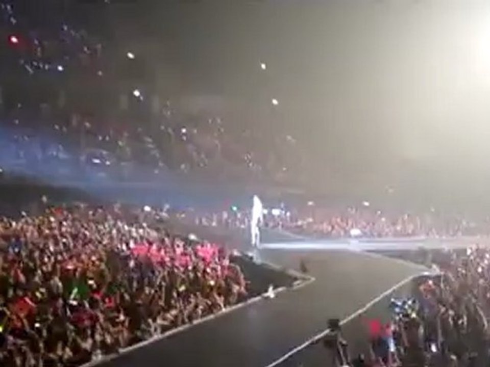 20120218 FanCam นิชคุณ - เล่าสู่กันฟัง 2PM NICHKHUN Thai Song