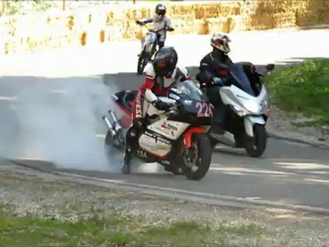 Course de côte de Villers-sous-chalamont 2012 - Descente de la 2ème montée de course des catégories Open, Motos anciennes et Educatives