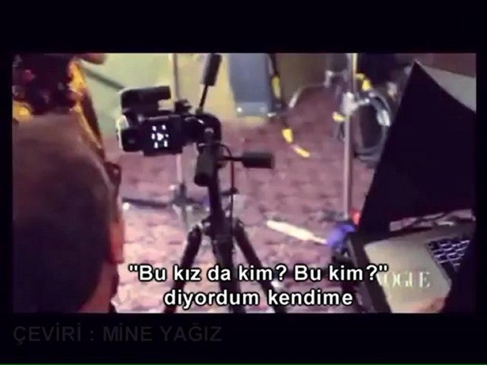 Emma Watson - Vogue İtalya 2011 Temmuz Kapak Çekimleri - Türkçe Altyazılı