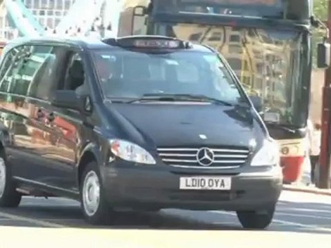 Taxi drivers protest over lane restrictions