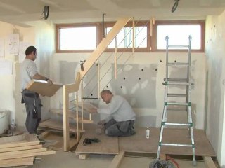 Chantier de l'Observatoire 15 - Pose de l'escalier, travaux de peinture, fin du bardage