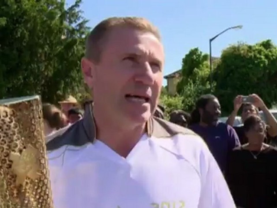 Andy Murray dreht Ehrenrunde mit Fackel auf Wimbledons Centre Court