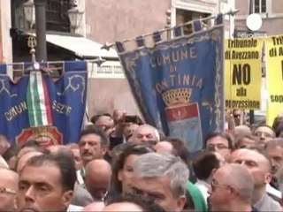 Alcaldes italianos protestan contra los recortes...