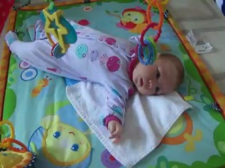 Audrey-tapis de jeux (22 mai 2012)