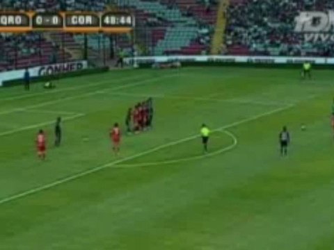 Un coup franc terrible d'un gardien mexicain !