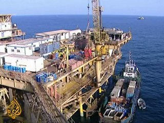 US warns Iran against closing oil route