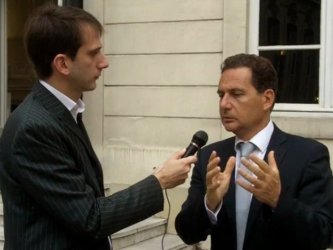 Eric Besson interviewé par Brice Alzon pour Parole d'entrepreneurs