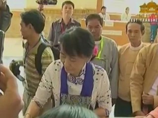 Suu Kyi urges MPs to back minority rights