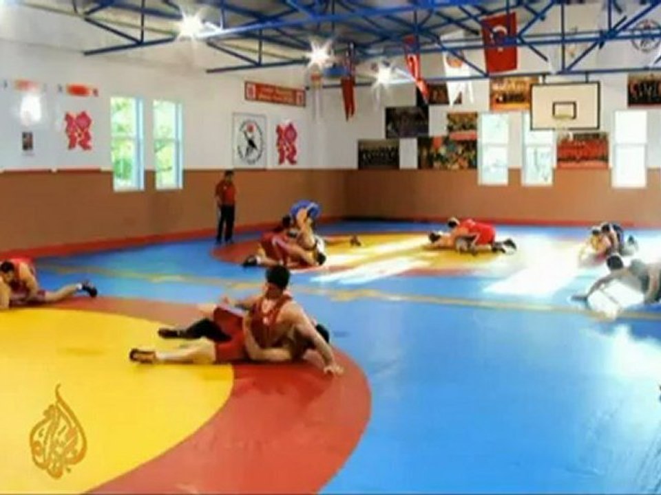 Turkey wrestle for gold