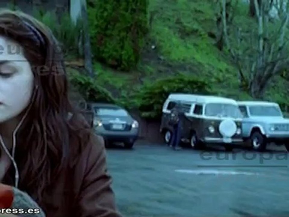 Kristen Stewart es infiel a Robert Pattinson