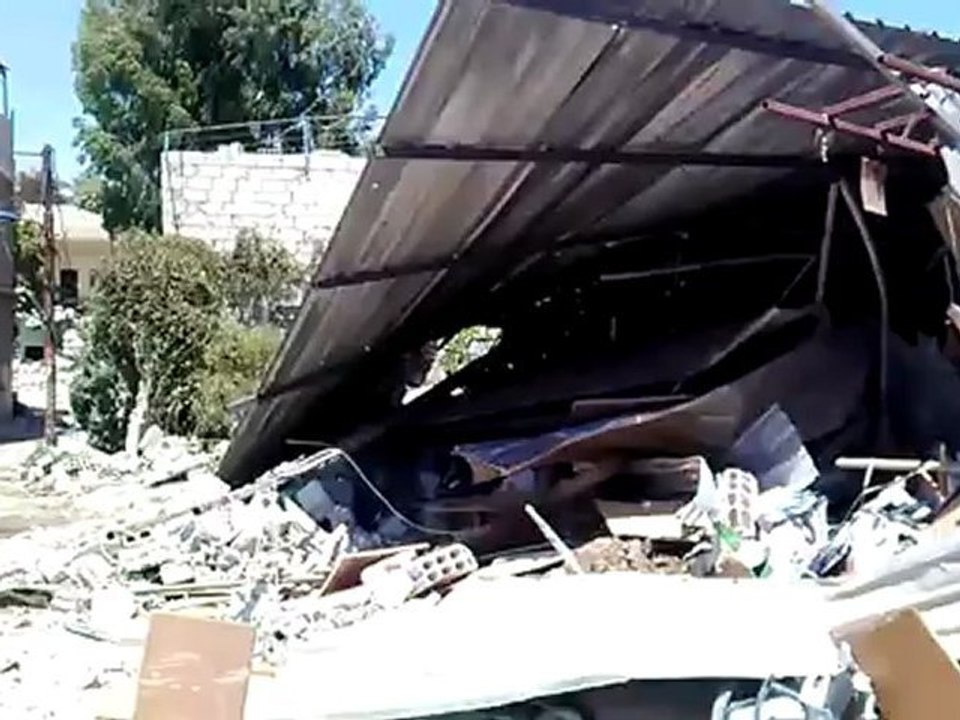 Syria فري برس  دمشق آثار الدمار في حي المزة خلف الرازي   23 7 2012 Damascus