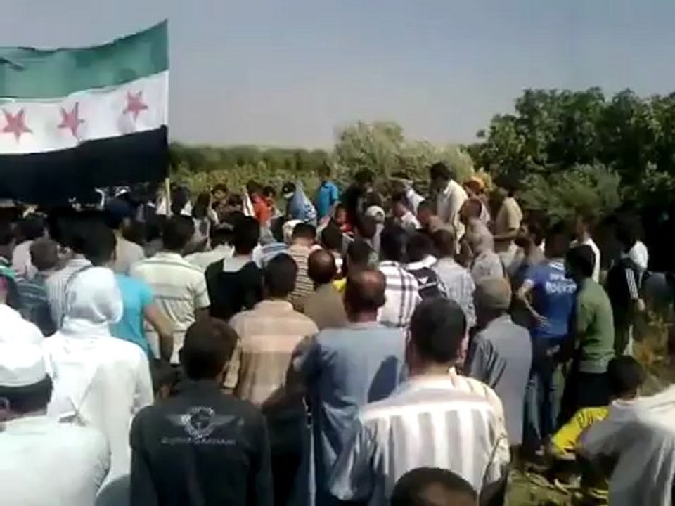 Syria فري برس ادلب زردنا تشييع الشهيد عمر حبوش الذي قضى تحت التعذيب   23 7 2012 Idlib