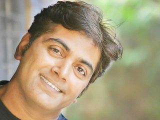 Veteran Lyricist Guru Thakur Proves His Versatility Once Again! - Marathi News