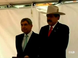 Zelaya insite en exigir su restitución