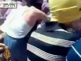 Syrian protesters bury the dead in Hama