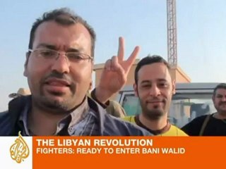 Libyan fighters target strategic town