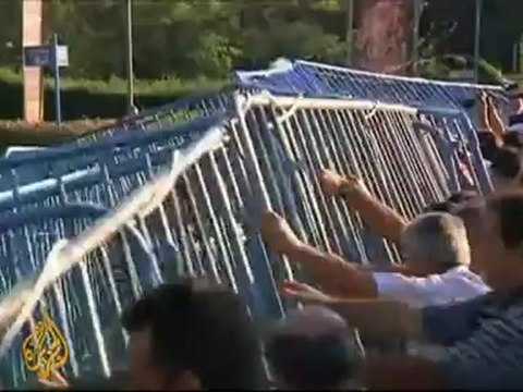 Street clashes as Greek PM continues support for austerity plan