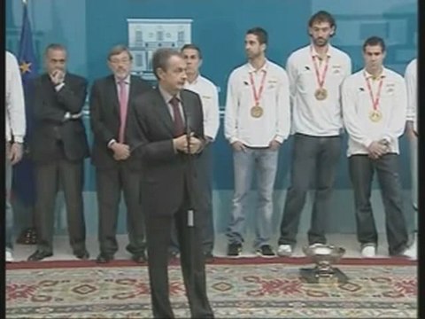 Zapatero felicita a la selección española de baloncesto