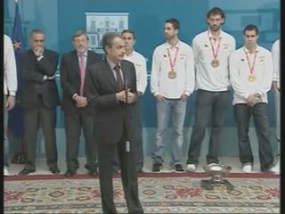 Zapatero felicita a la selección española de baloncesto