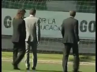 Zapatero marca un gol a Iker Casillas