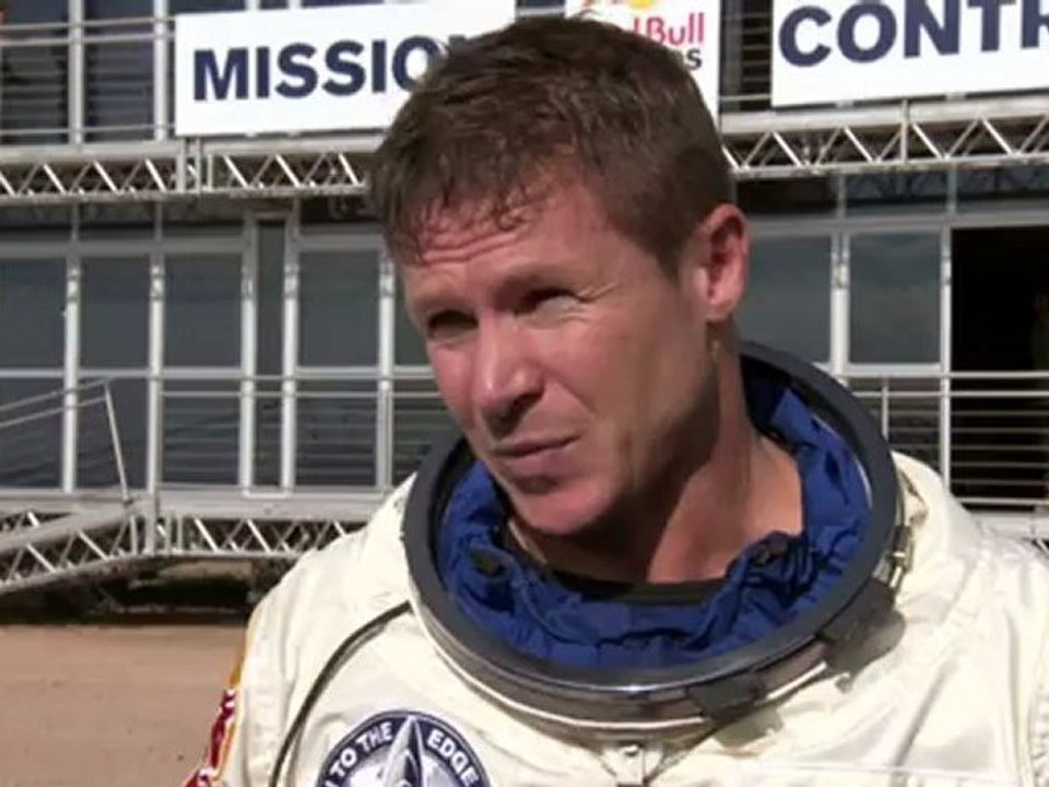 Free-faller aces test jump in quest to break speed of sound