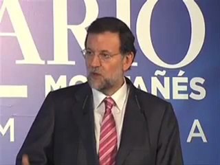 Rajoy dice que "escucha" a Mayor pero mantiene su apoyo al Gobierno