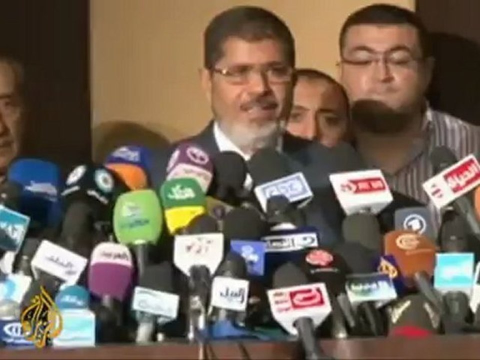 Thousands remain in Tahrir Square