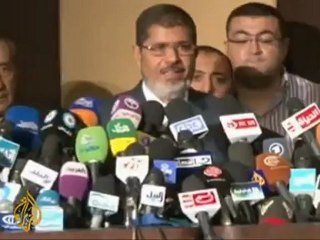 Thousands remain in Tahrir Square