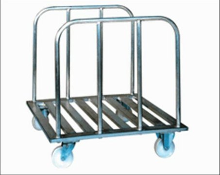 COSTRUZIONI TRE A PRODOTTI IN ACCIAIO INOX SU MISURA A DISEGNO PEDANE SCAFFALI PORTA BARRIQUES RUOTA BARRIQUES ATTREZZATURE INOX PER INDUSTRIA ALIMENTARE DOLCIARIA FARMACEUTICA ENOLOGICA PARETALI PER PALLET IN INOX SCAFFALE PEDANA ATREZZI INOX SUPPORTI