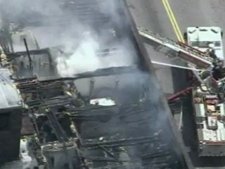 Huge fire ravages New York apartment building