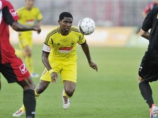 Samuel Eto'o se balade et s'offre un but incroyable !